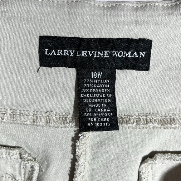 Larry Levine Woman Light Tan Women’s Crop Pants Size 18W Stretch. - Picture 5 of 5